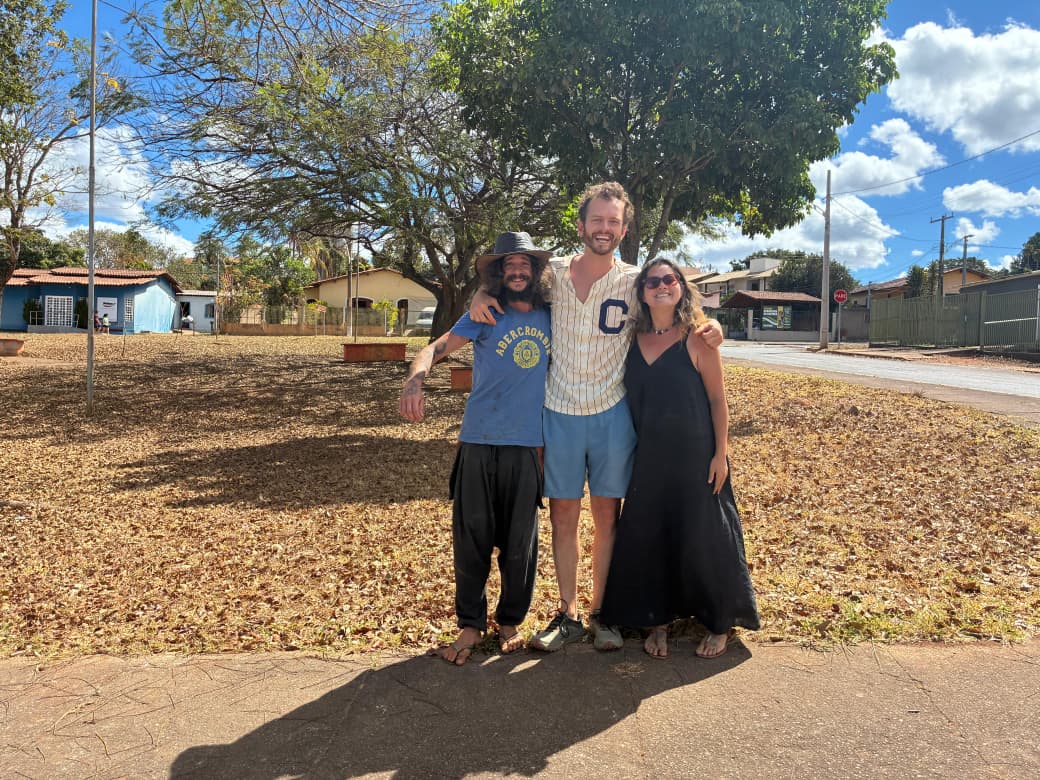Anfitriões e participante reunidos em Alto Paraíso de Goiás